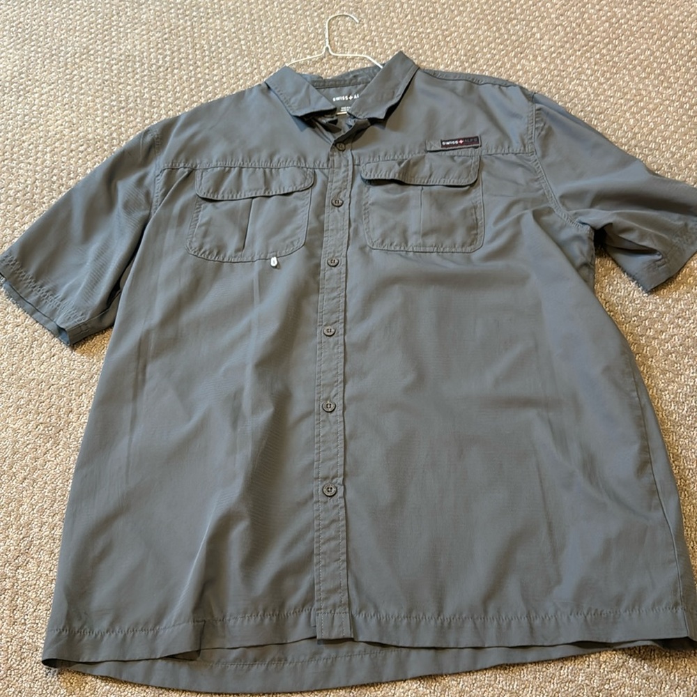 Swiss Alps Men’s XL short sleeve button down- fishing shirt